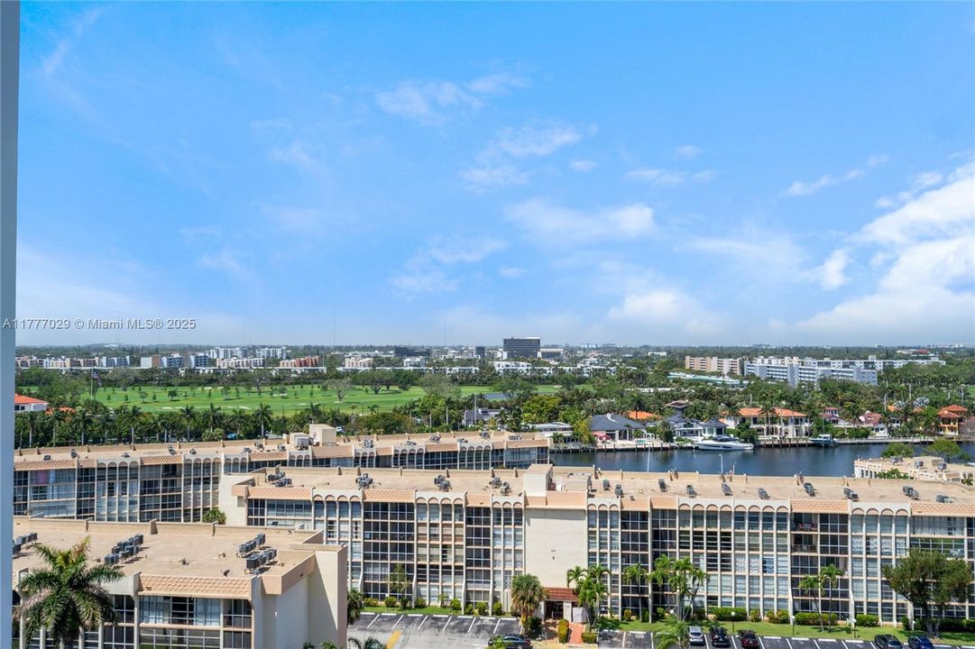 Vendido Recientemente: $289,000 (2 camas, 2 baños, 1400 Pies cuadrados)