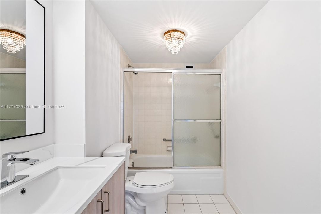 Vendido Recientemente: $289,000 (2 camas, 2 baños, 1400 Pies cuadrados)