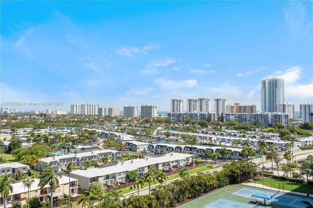 Vendido Recientemente: $289,000 (2 camas, 2 baños, 1400 Pies cuadrados)