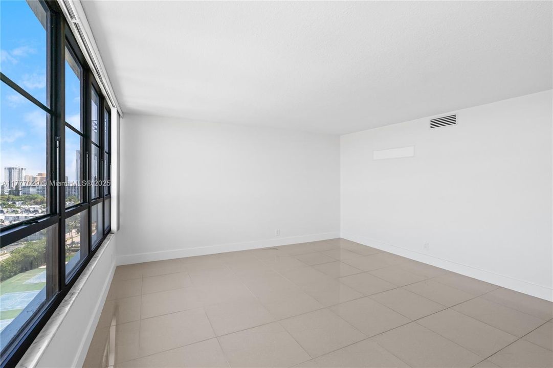 Vendido Recientemente: $289,000 (2 camas, 2 baños, 1400 Pies cuadrados)