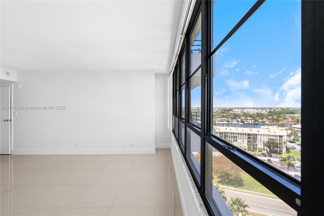 Vendido Recientemente: $289,000 (2 camas, 2 baños, 1400 Pies cuadrados)