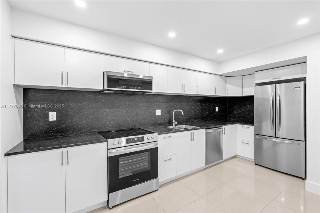 Vendido Recientemente: $289,000 (2 camas, 2 baños, 1400 Pies cuadrados)