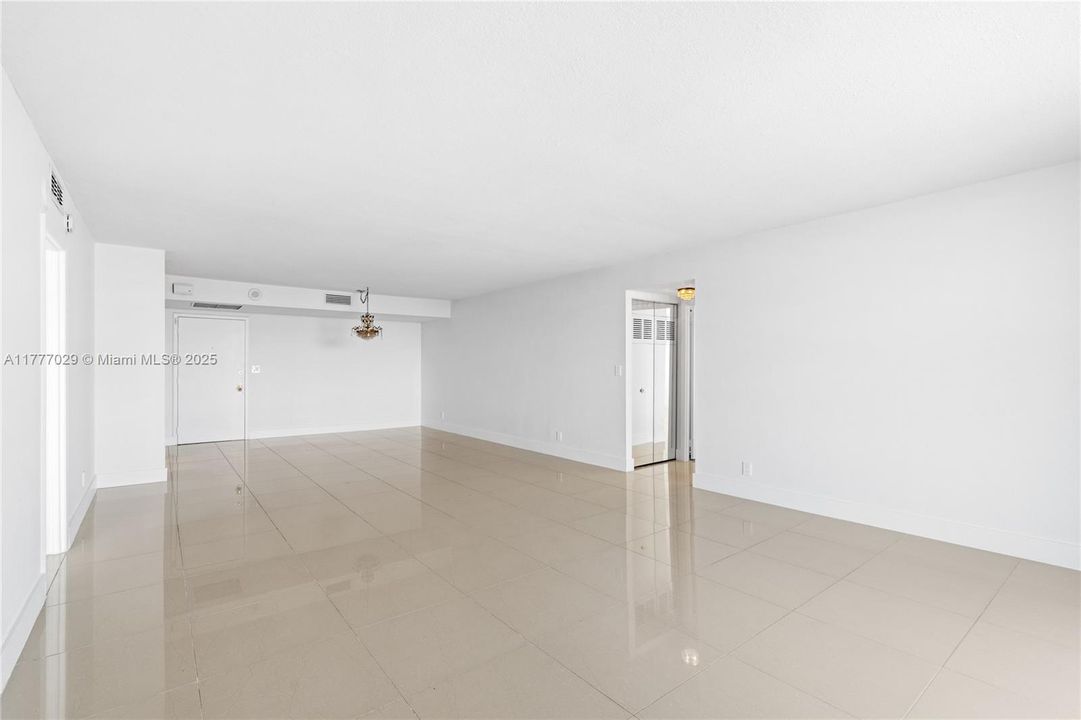 Vendido Recientemente: $289,000 (2 camas, 2 baños, 1400 Pies cuadrados)