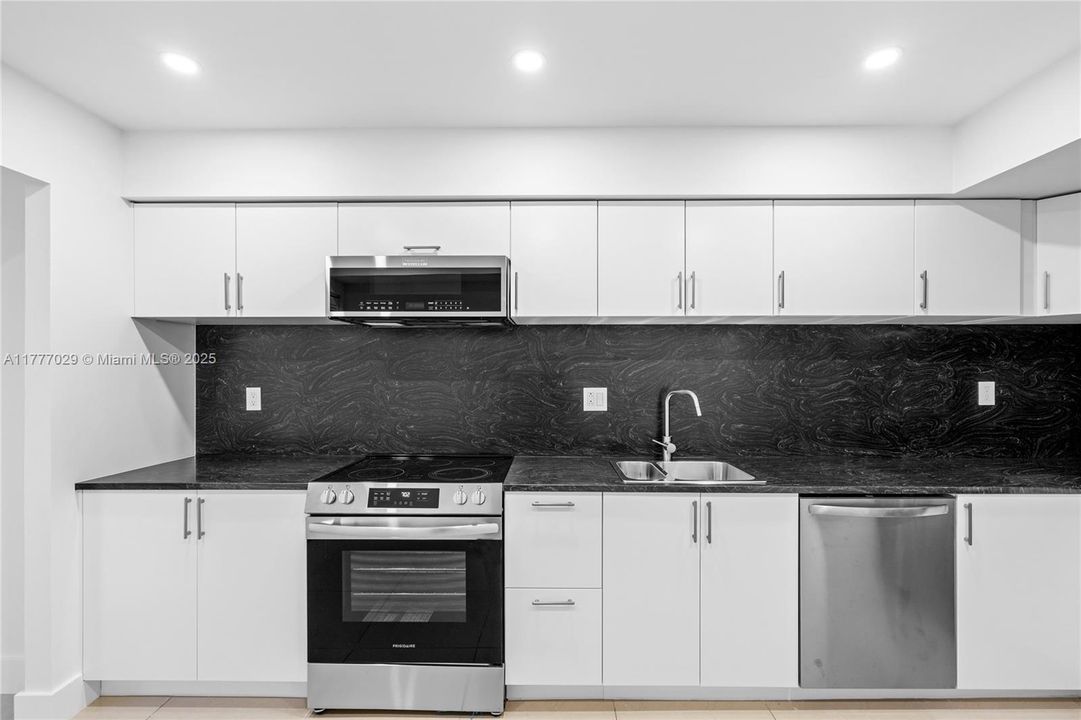 Vendido Recientemente: $289,000 (2 camas, 2 baños, 1400 Pies cuadrados)