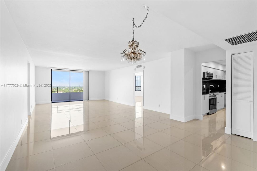 Vendido Recientemente: $289,000 (2 camas, 2 baños, 1400 Pies cuadrados)