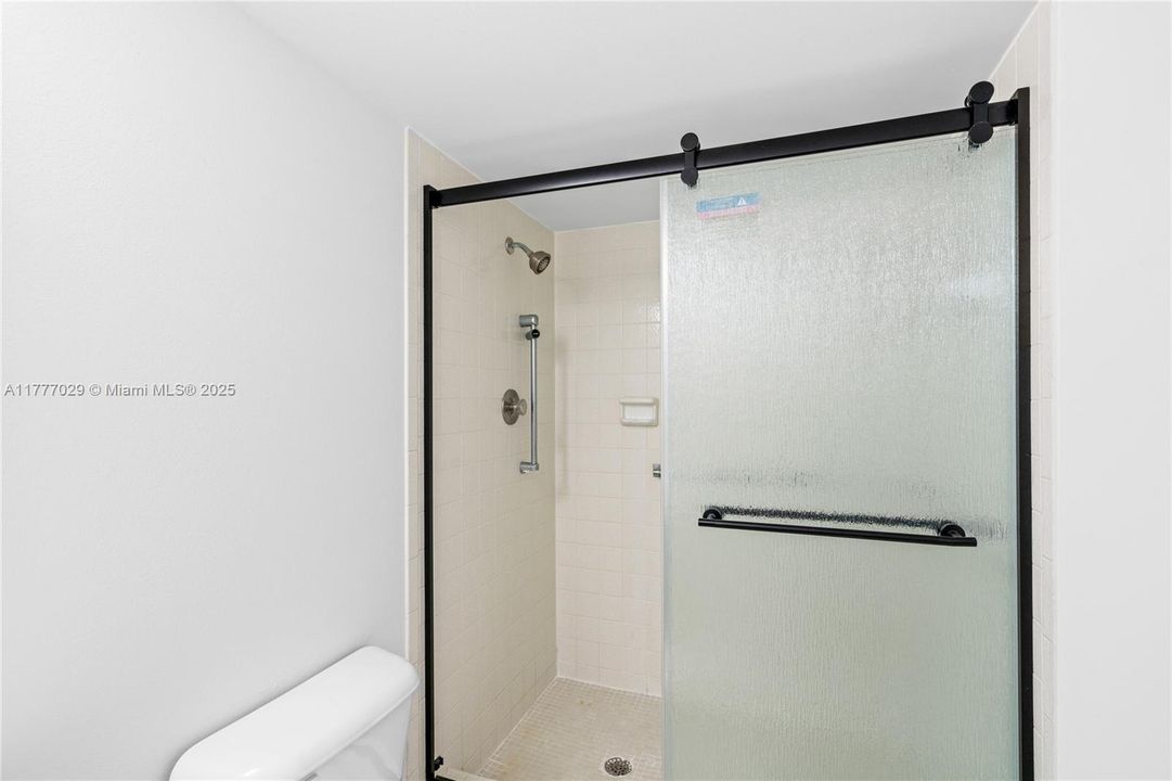 Vendido Recientemente: $289,000 (2 camas, 2 baños, 1400 Pies cuadrados)