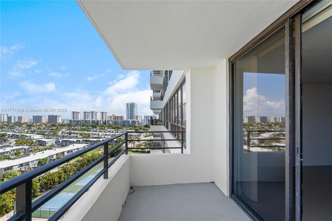 Vendido Recientemente: $289,000 (2 camas, 2 baños, 1400 Pies cuadrados)