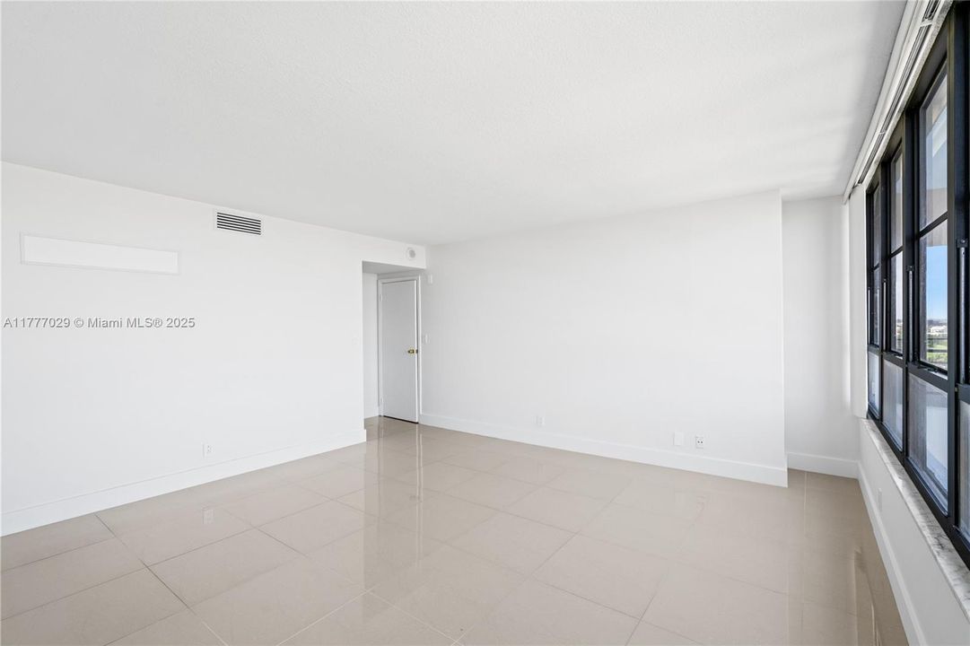 Vendido Recientemente: $289,000 (2 camas, 2 baños, 1400 Pies cuadrados)