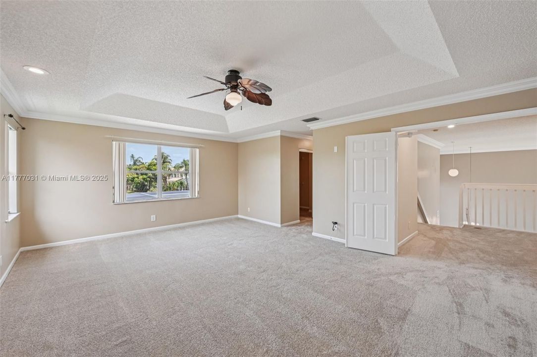 Activo con contrato: $819,000 (5 camas, 3 baños, 3039 Pies cuadrados)