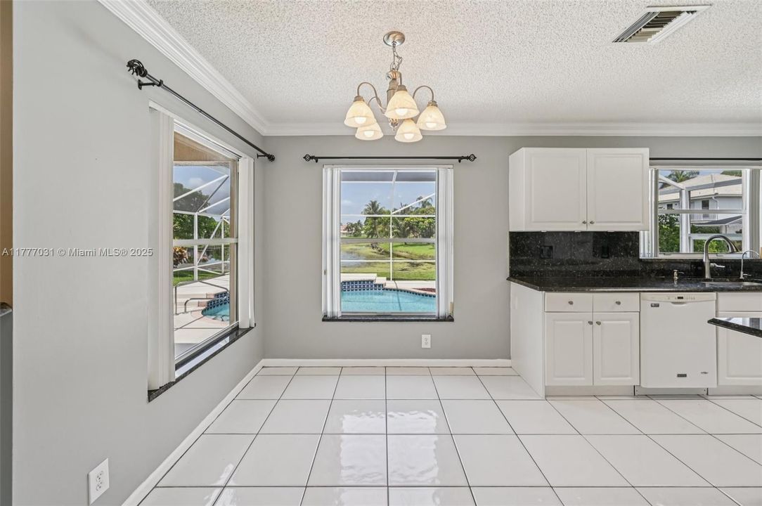 Activo con contrato: $819,000 (5 camas, 3 baños, 3039 Pies cuadrados)