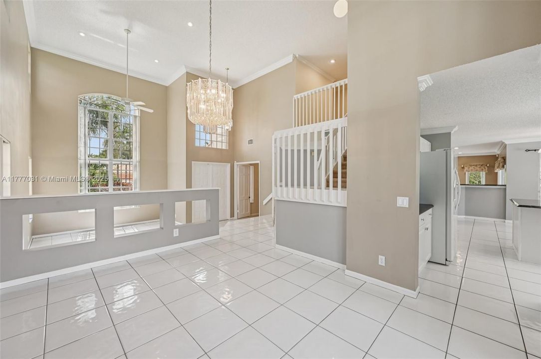 Activo con contrato: $819,000 (5 camas, 3 baños, 3039 Pies cuadrados)