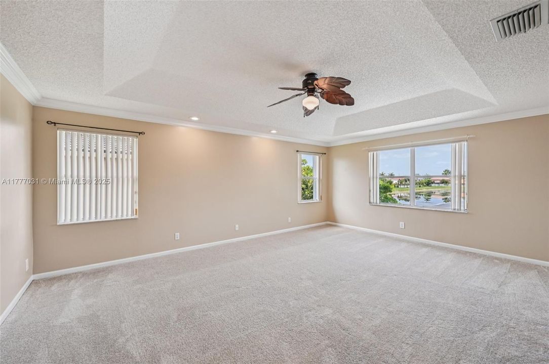 Activo con contrato: $819,000 (5 camas, 3 baños, 3039 Pies cuadrados)