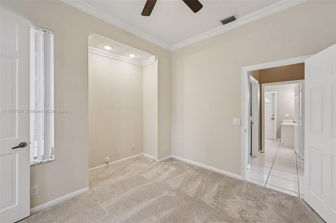 Activo con contrato: $819,000 (5 camas, 3 baños, 3039 Pies cuadrados)