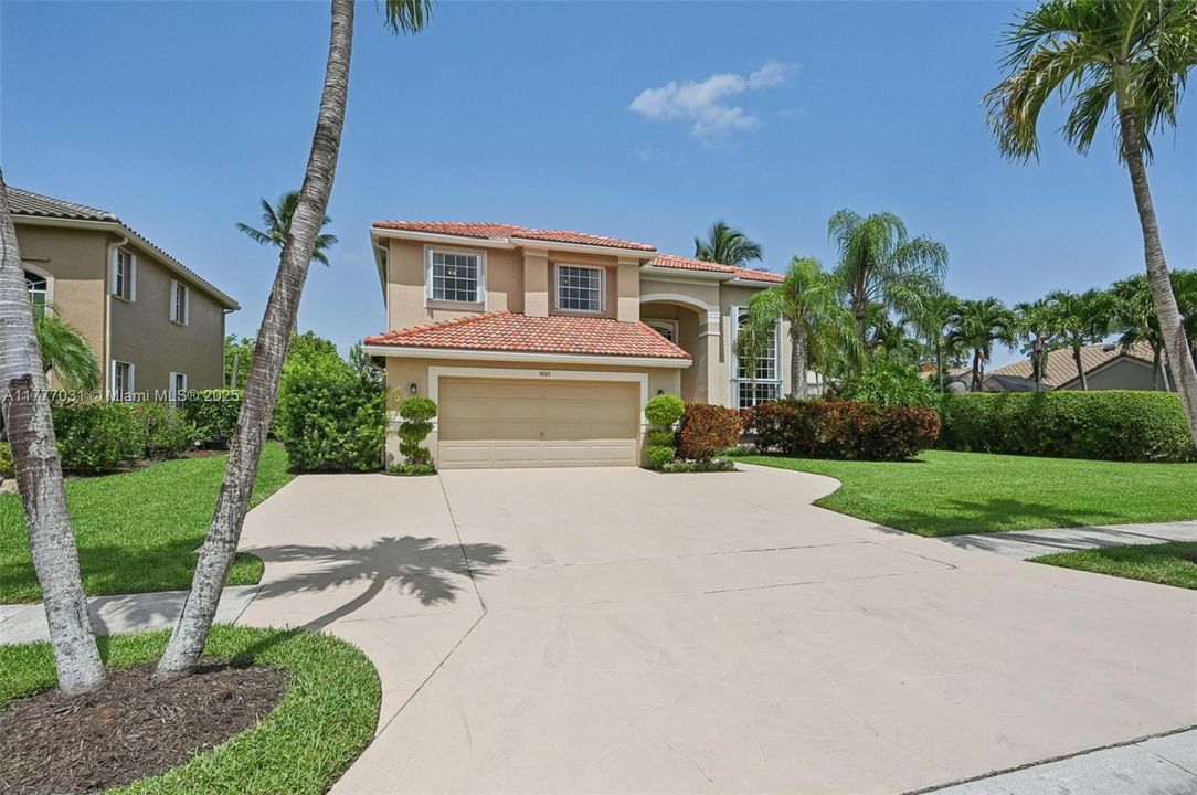 Activo con contrato: $819,000 (5 camas, 3 baños, 3039 Pies cuadrados)