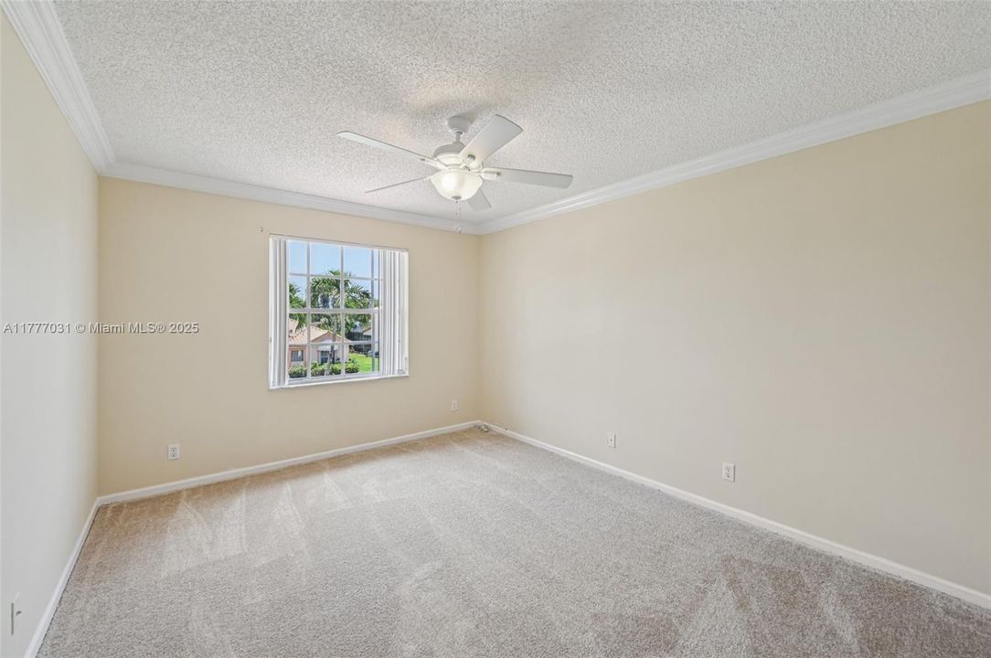 Activo con contrato: $819,000 (5 camas, 3 baños, 3039 Pies cuadrados)