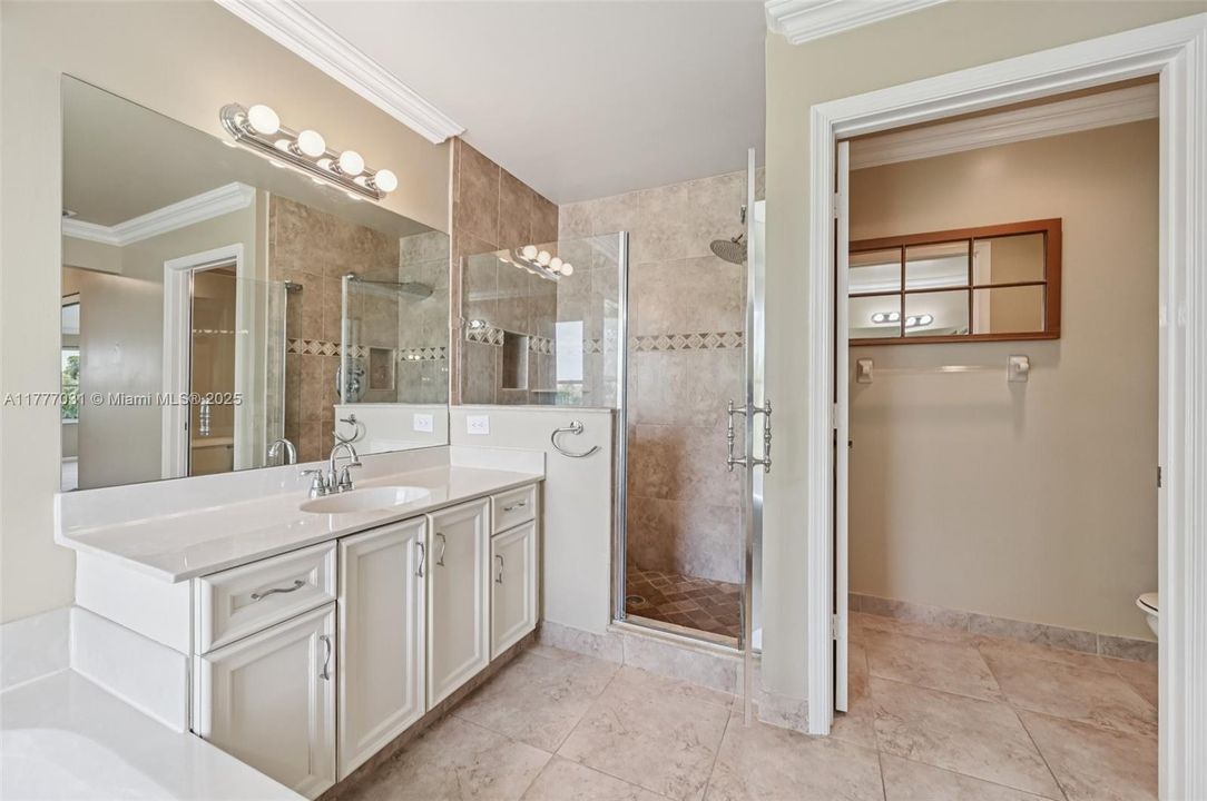 Activo con contrato: $819,000 (5 camas, 3 baños, 3039 Pies cuadrados)