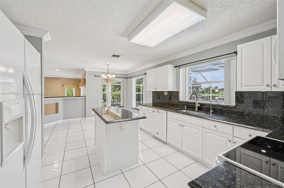 Activo con contrato: $819,000 (5 camas, 3 baños, 3039 Pies cuadrados)