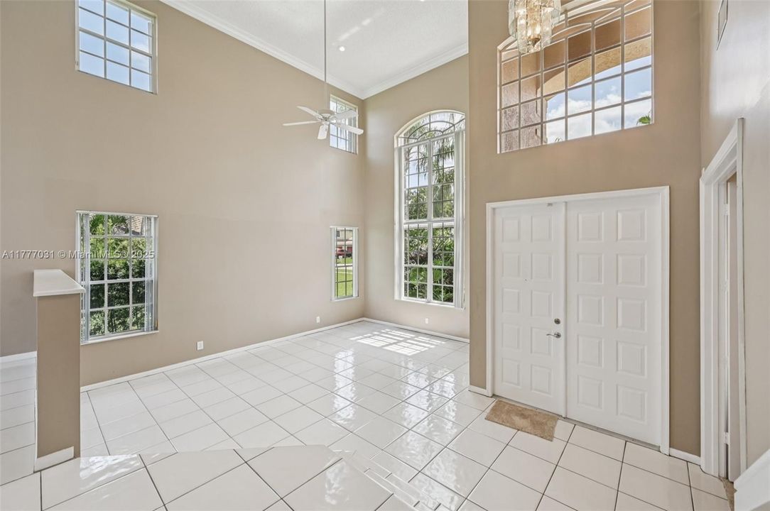 Activo con contrato: $819,000 (5 camas, 3 baños, 3039 Pies cuadrados)