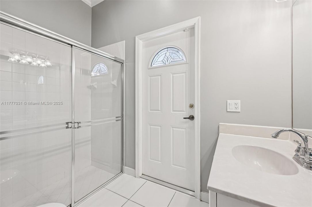 Activo con contrato: $819,000 (5 camas, 3 baños, 3039 Pies cuadrados)