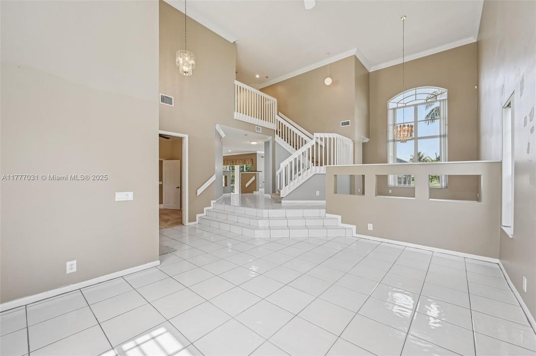 Activo con contrato: $819,000 (5 camas, 3 baños, 3039 Pies cuadrados)