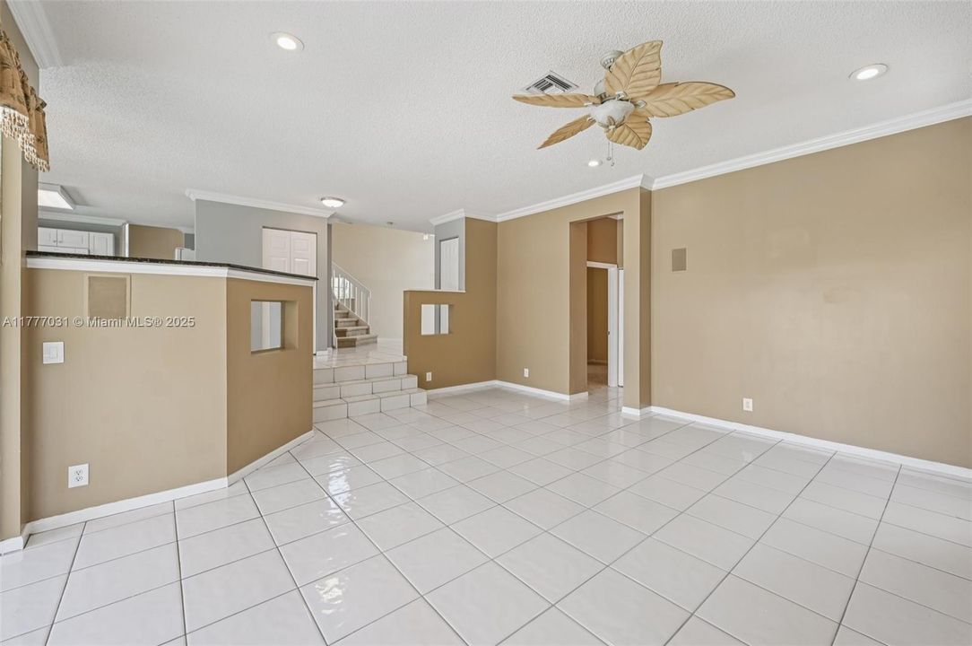 Activo con contrato: $819,000 (5 camas, 3 baños, 3039 Pies cuadrados)