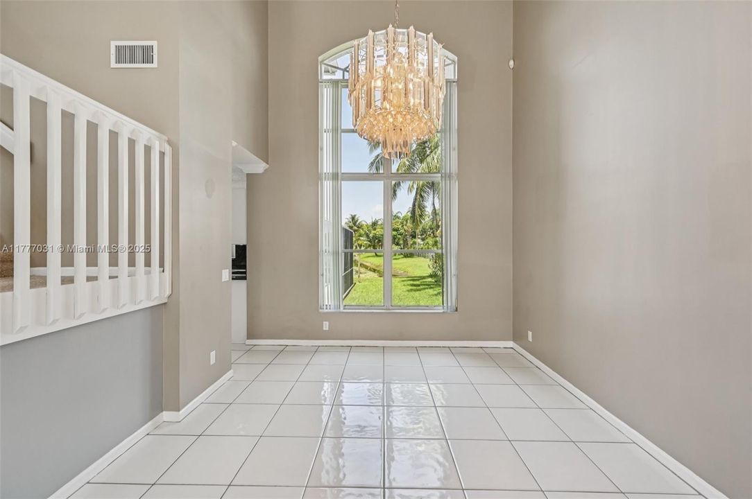 Activo con contrato: $819,000 (5 camas, 3 baños, 3039 Pies cuadrados)