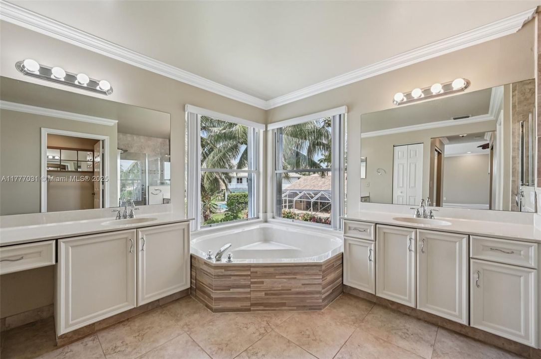 Activo con contrato: $819,000 (5 camas, 3 baños, 3039 Pies cuadrados)