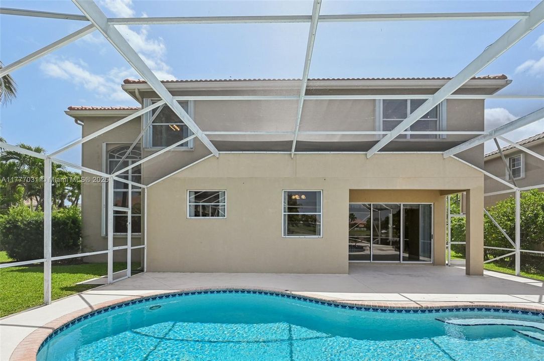 Activo con contrato: $819,000 (5 camas, 3 baños, 3039 Pies cuadrados)