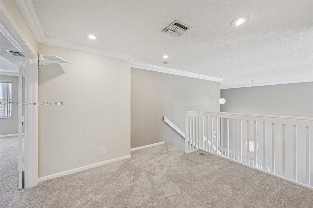 Activo con contrato: $819,000 (5 camas, 3 baños, 3039 Pies cuadrados)