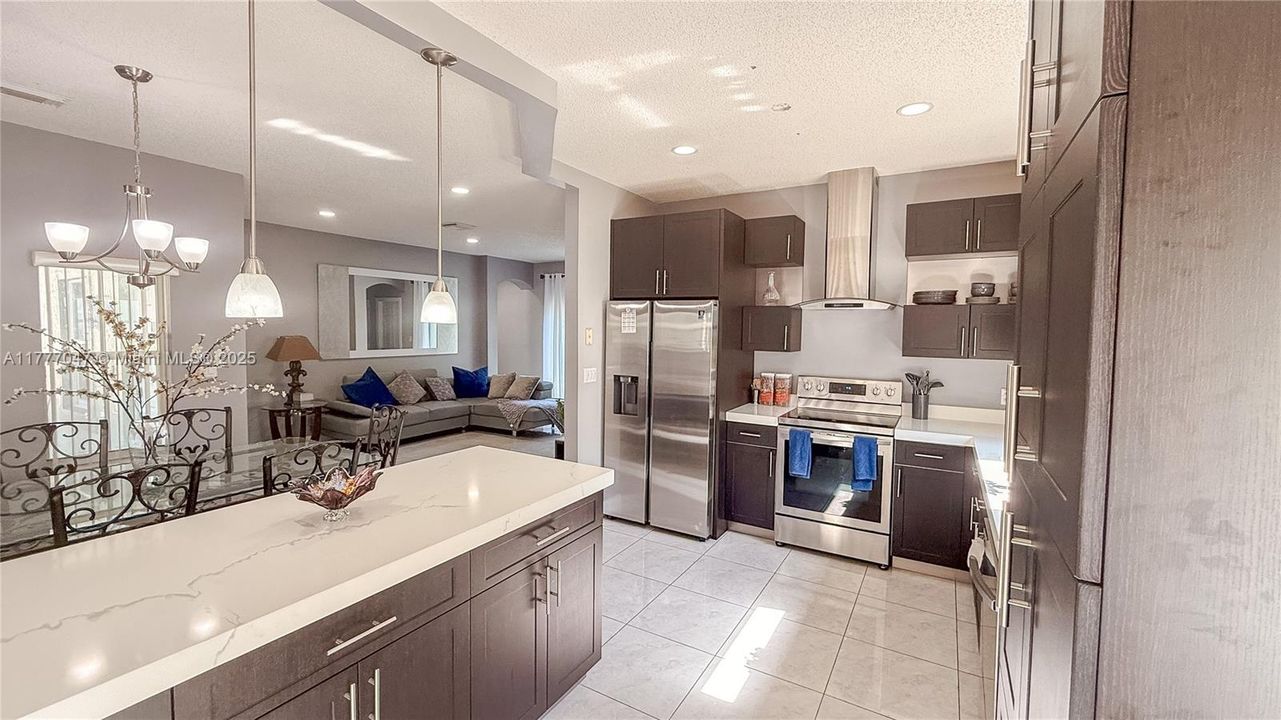 Недавно продано: $450,000 (2 спален, 2 ванн, 1178 Квадратных фут)