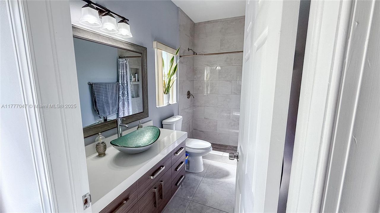 Недавно продано: $450,000 (2 спален, 2 ванн, 1178 Квадратных фут)