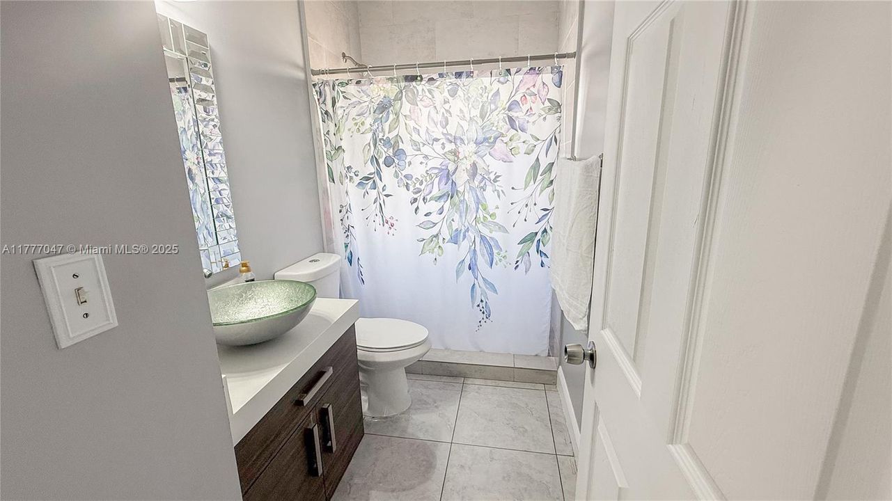 Недавно продано: $450,000 (2 спален, 2 ванн, 1178 Квадратных фут)