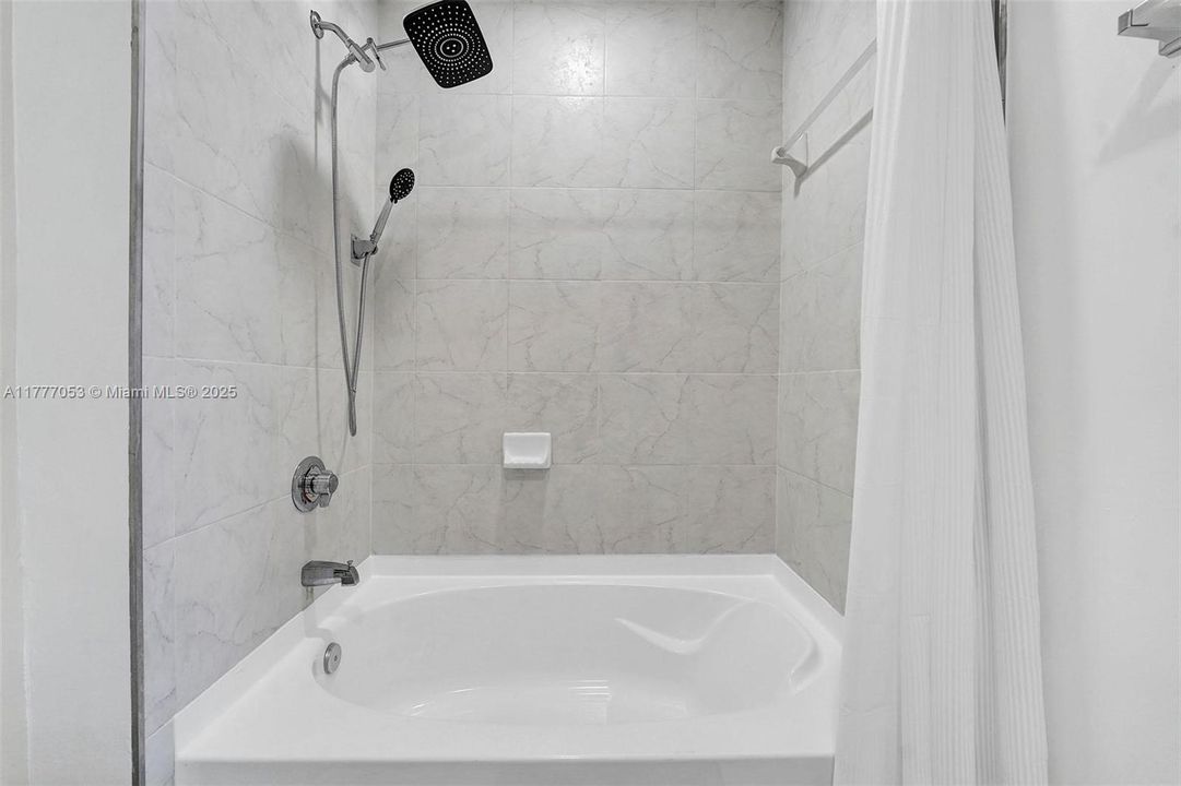 待售: $480,000 (2 贝兹, 2 浴室, 1078 平方英尺)