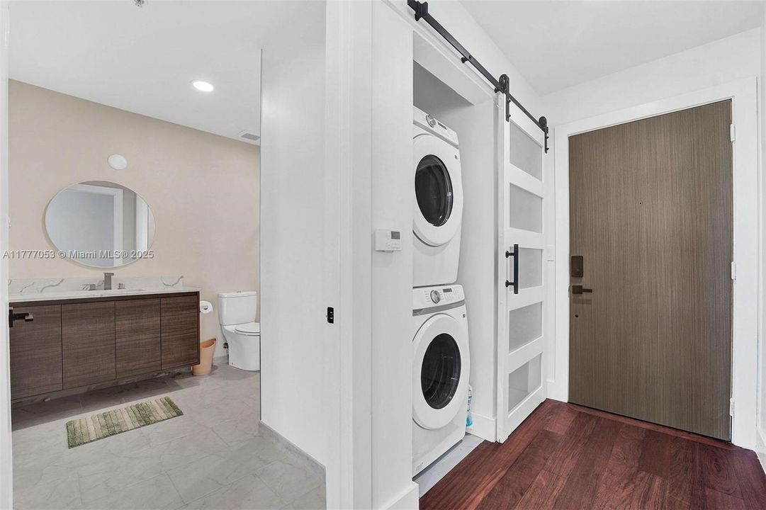 待售: $480,000 (2 贝兹, 2 浴室, 1078 平方英尺)