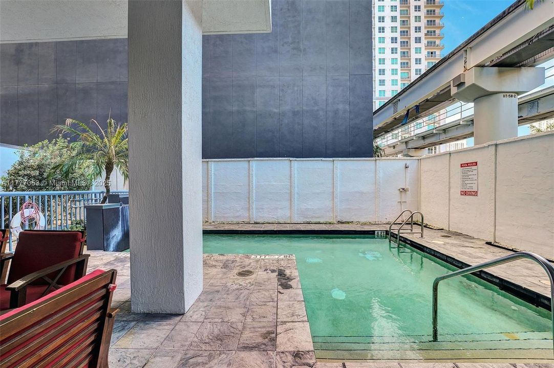 待售: $480,000 (2 贝兹, 2 浴室, 1078 平方英尺)