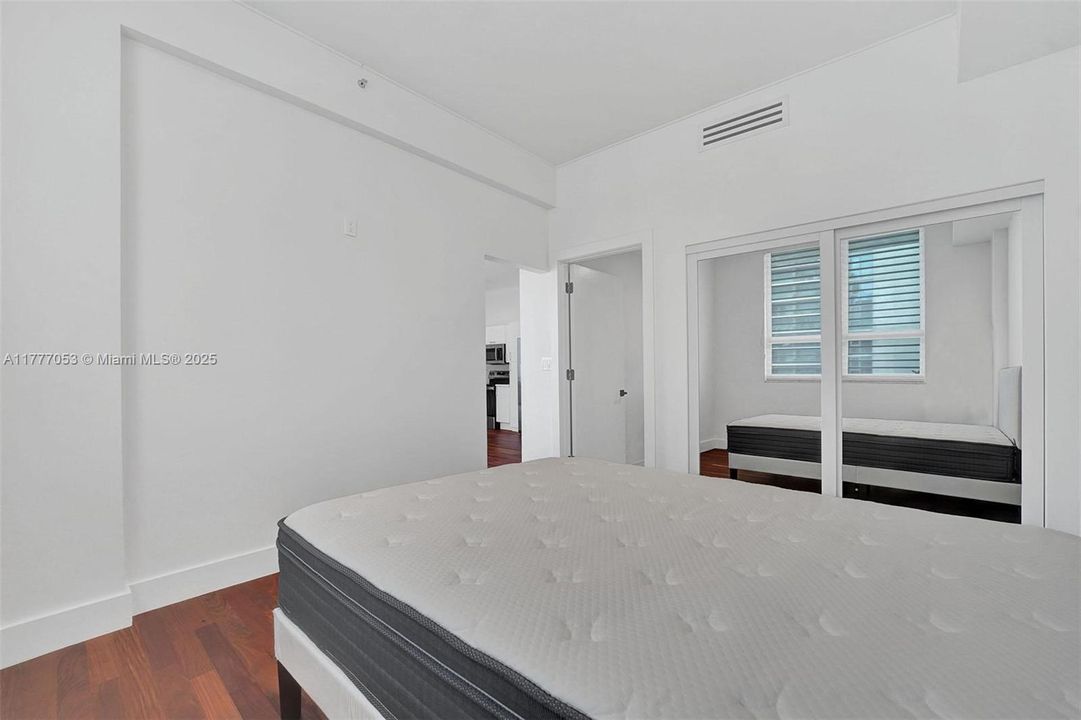 待售: $480,000 (2 贝兹, 2 浴室, 1078 平方英尺)