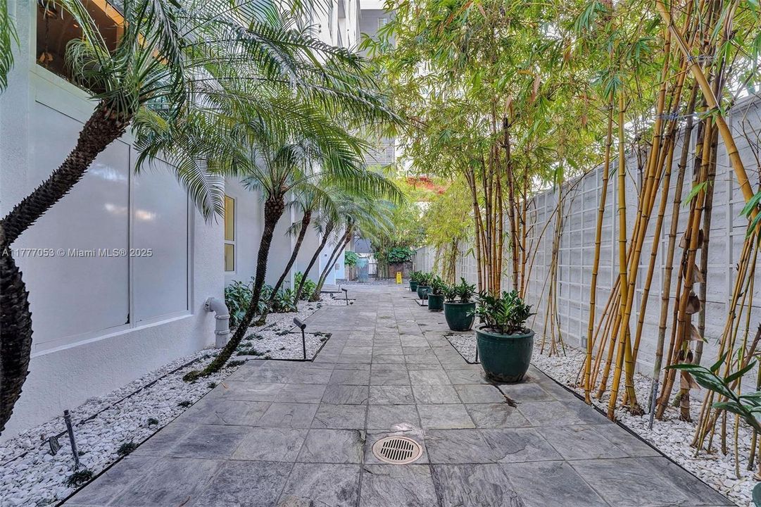 待售: $480,000 (2 贝兹, 2 浴室, 1078 平方英尺)