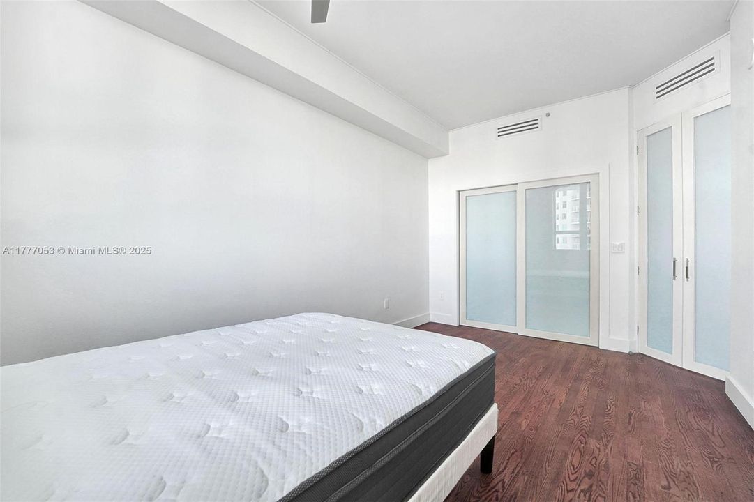 待售: $480,000 (2 贝兹, 2 浴室, 1078 平方英尺)