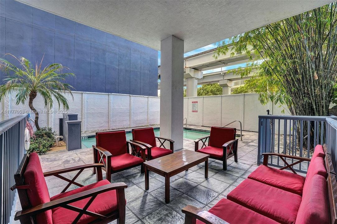 待售: $480,000 (2 贝兹, 2 浴室, 1078 平方英尺)