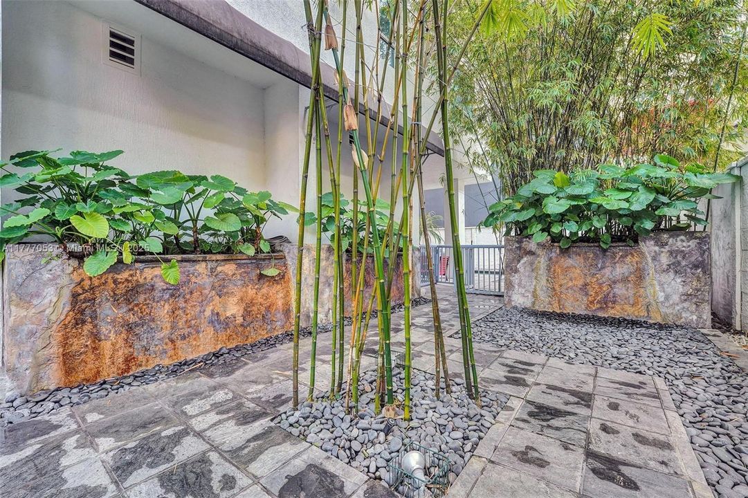 待售: $480,000 (2 贝兹, 2 浴室, 1078 平方英尺)