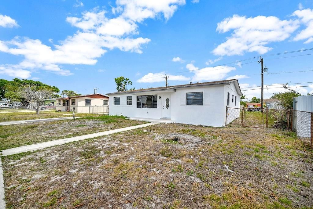 Recently Sold: $544,000 (4 beds, 2 baths, 1104 Square Feet)