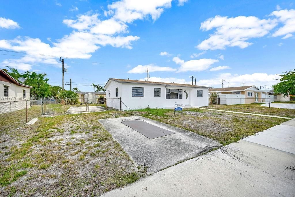 Recently Sold: $544,000 (4 beds, 2 baths, 1104 Square Feet)