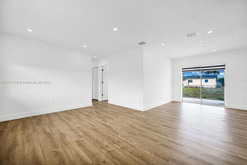 Recently Sold: $544,000 (4 beds, 2 baths, 1104 Square Feet)