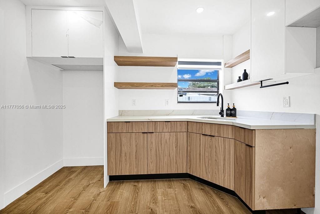 Recently Sold: $544,000 (4 beds, 2 baths, 1104 Square Feet)