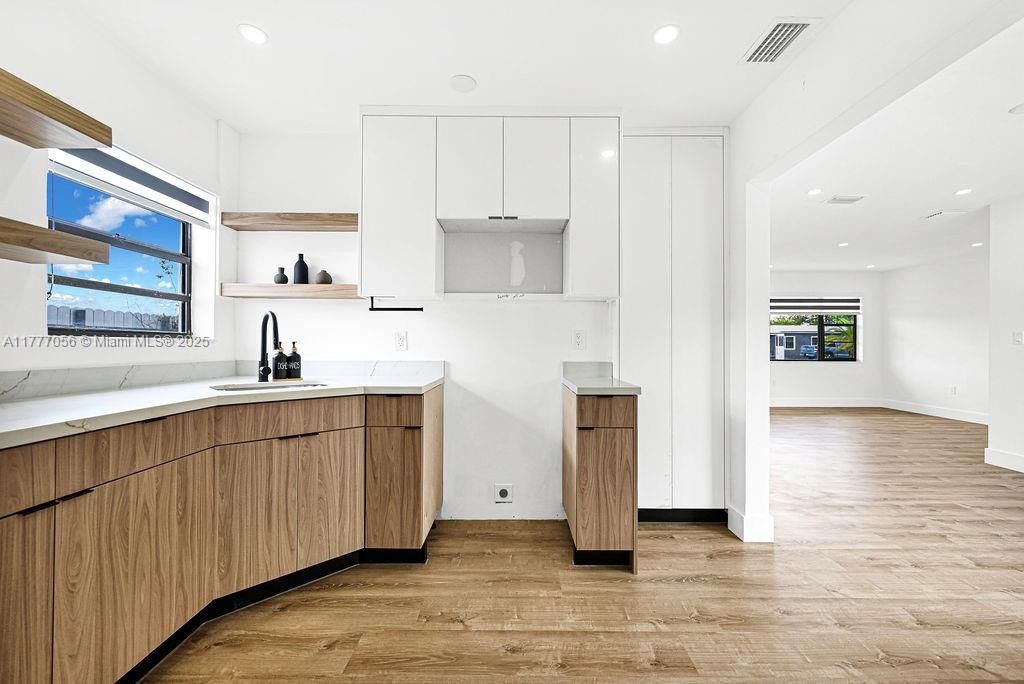 Recently Sold: $544,000 (4 beds, 2 baths, 1104 Square Feet)