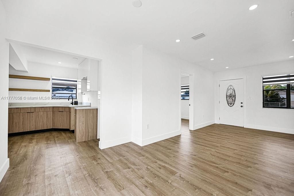 Recently Sold: $544,000 (4 beds, 2 baths, 1104 Square Feet)