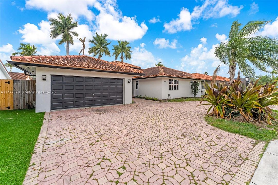 最近售出: $775,000 (5 贝兹, 3 浴室, 2174 平方英尺)