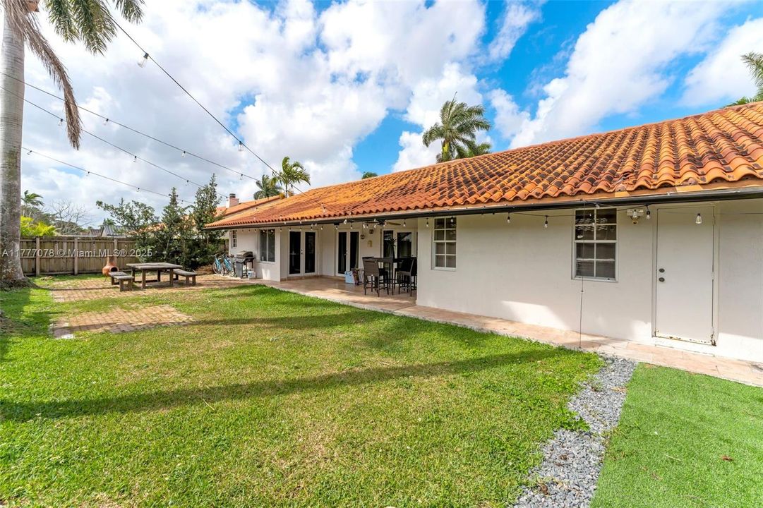 最近售出: $775,000 (5 贝兹, 3 浴室, 2174 平方英尺)