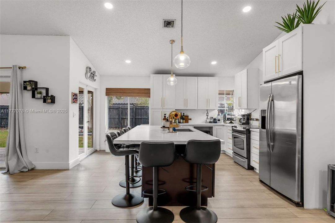 最近售出: $775,000 (5 贝兹, 3 浴室, 2174 平方英尺)