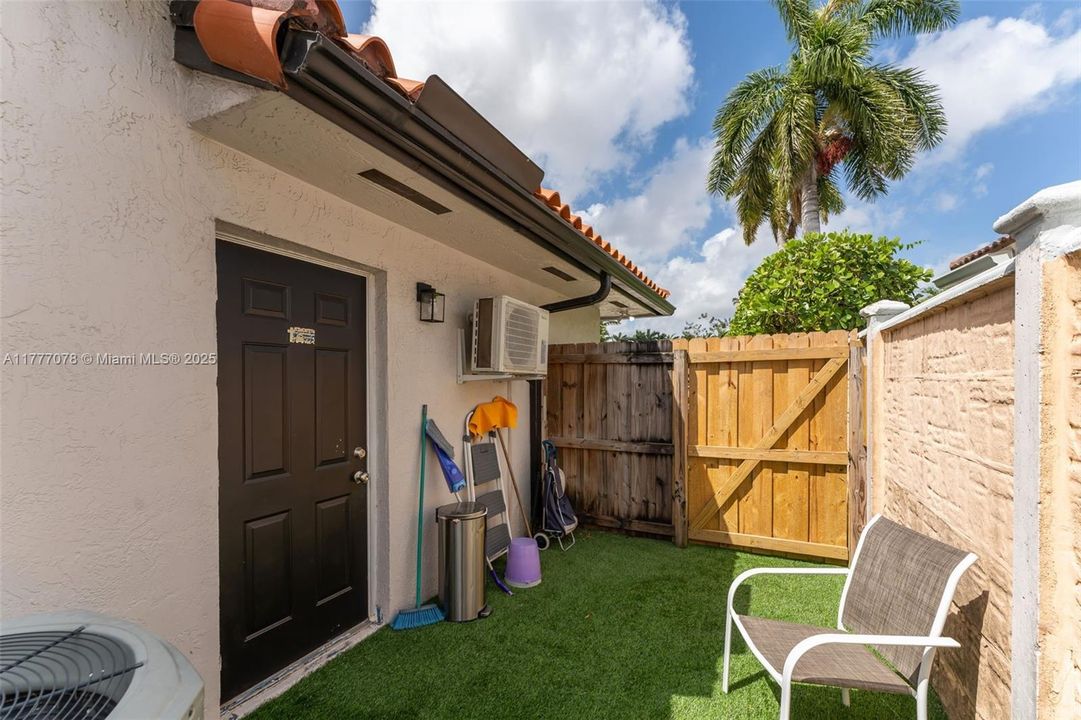 最近售出: $775,000 (5 贝兹, 3 浴室, 2174 平方英尺)